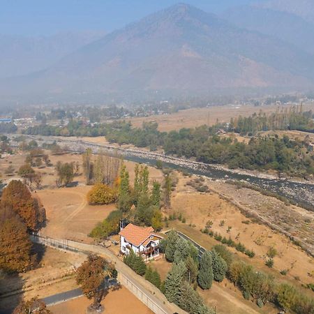 Stayvista At Khwab Villa With Lawn, Bbq Srīnagar Exterior foto