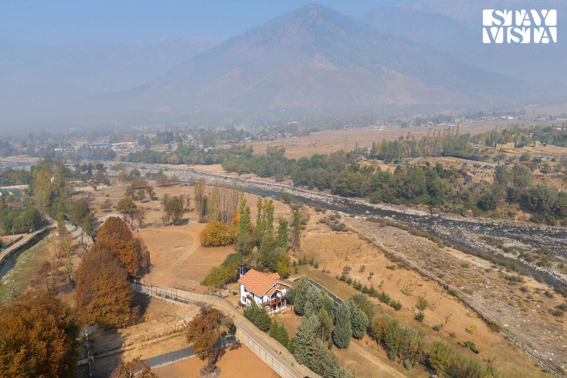 Stayvista At Khwab Villa With Lawn, Bbq Srīnagar Exterior foto