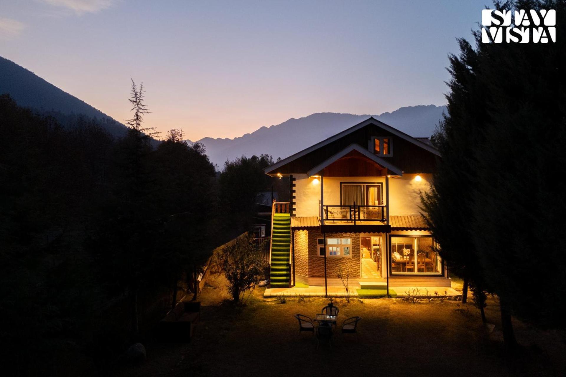 Stayvista At Khwab Villa With Lawn, Bbq Srīnagar Exterior foto