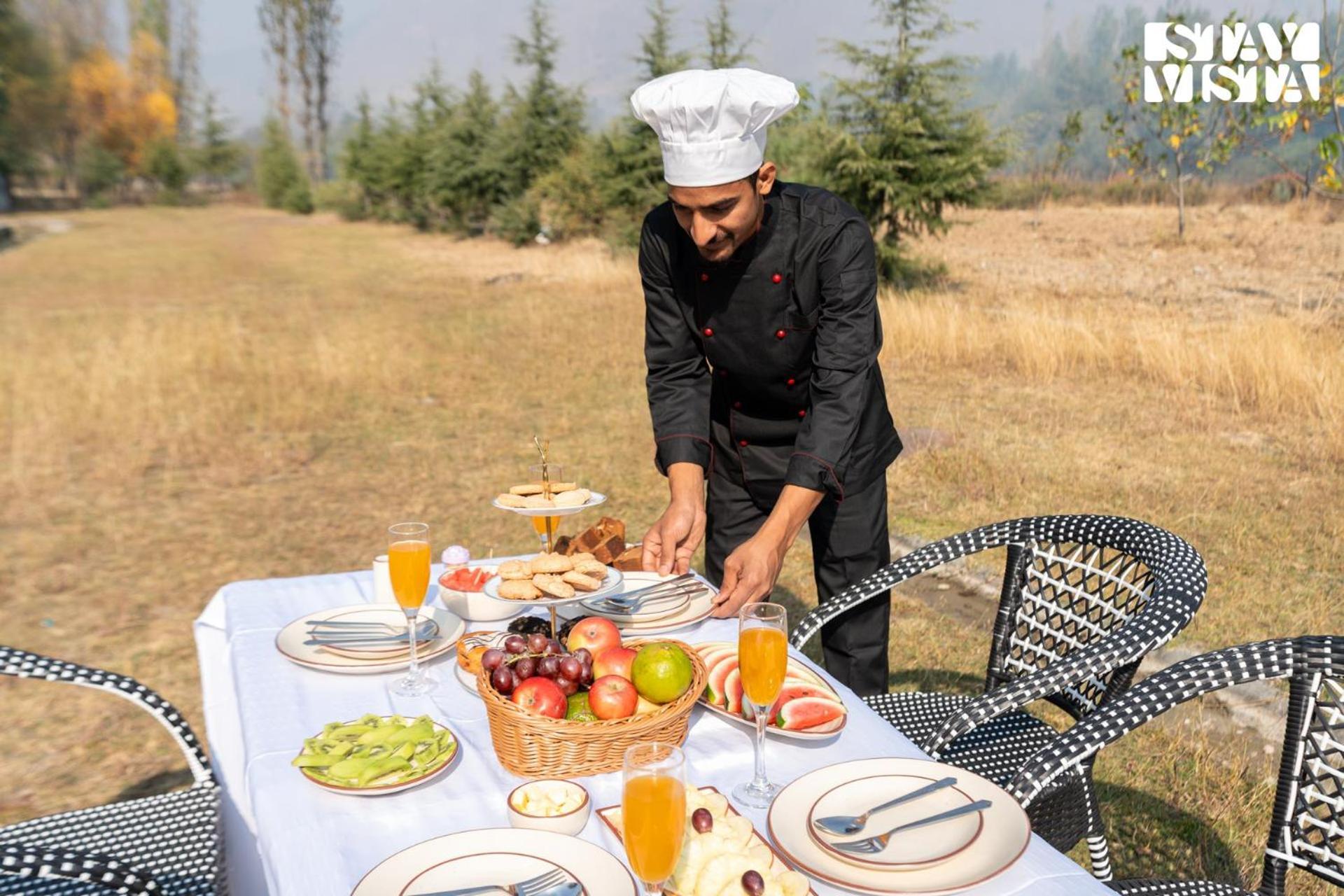 Stayvista At Khwab Villa With Lawn, Bbq Srīnagar Exterior foto