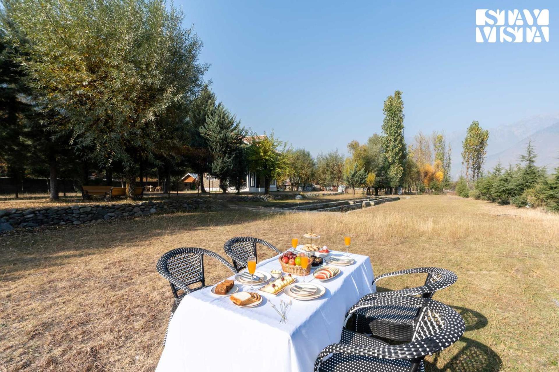 Stayvista At Khwab Villa With Lawn, Bbq Srīnagar Exterior foto