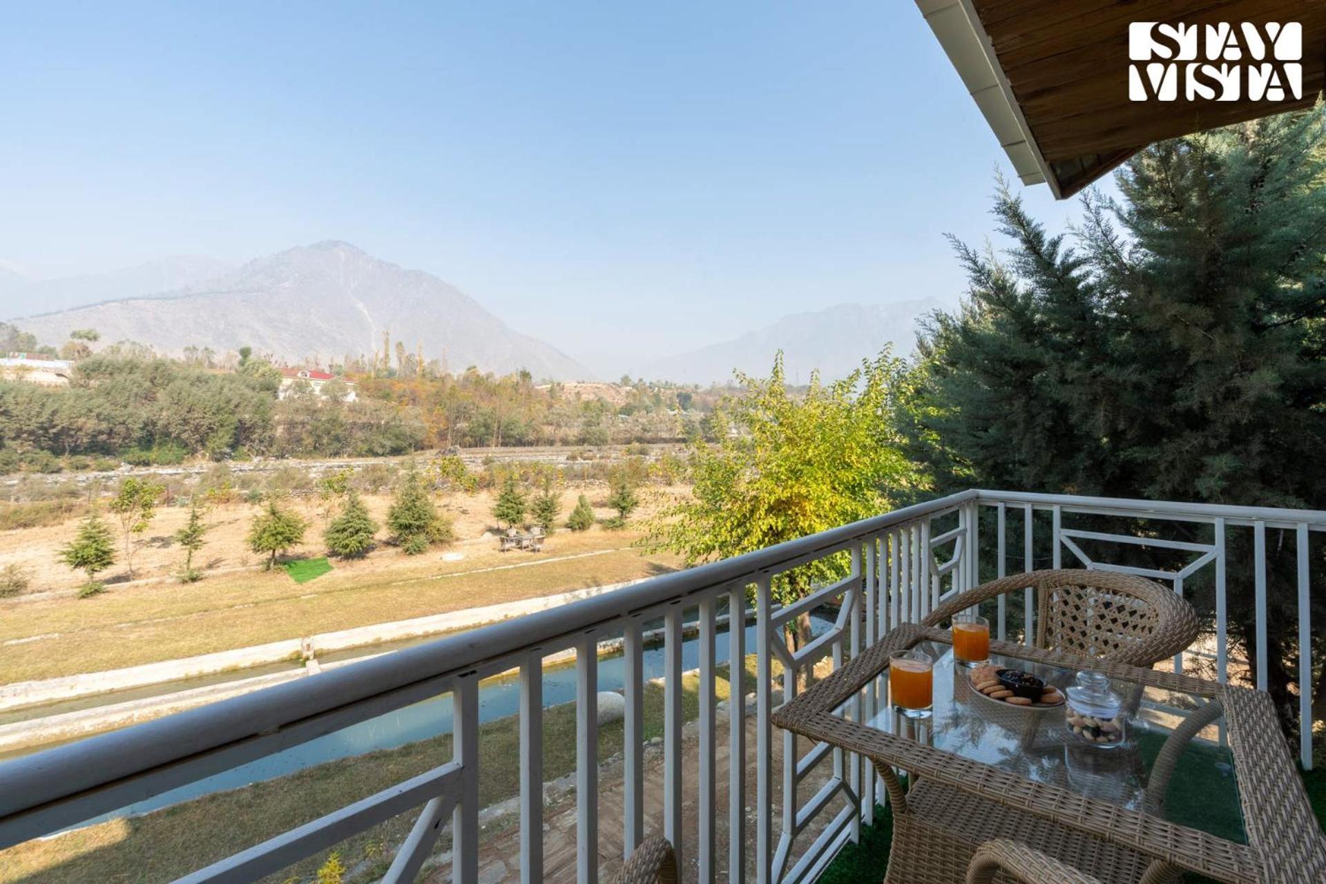 Stayvista At Khwab Villa With Lawn, Bbq Srīnagar Exterior foto